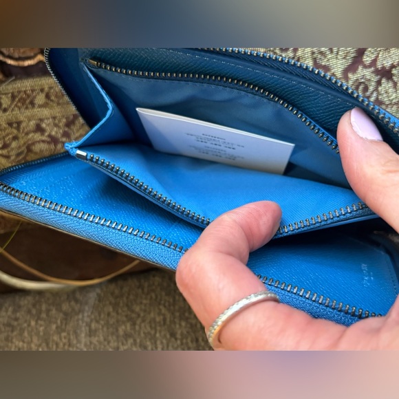 Authentic COACH 1941 crossgrain leather zip around phone card wallet - Picture 11 of 13